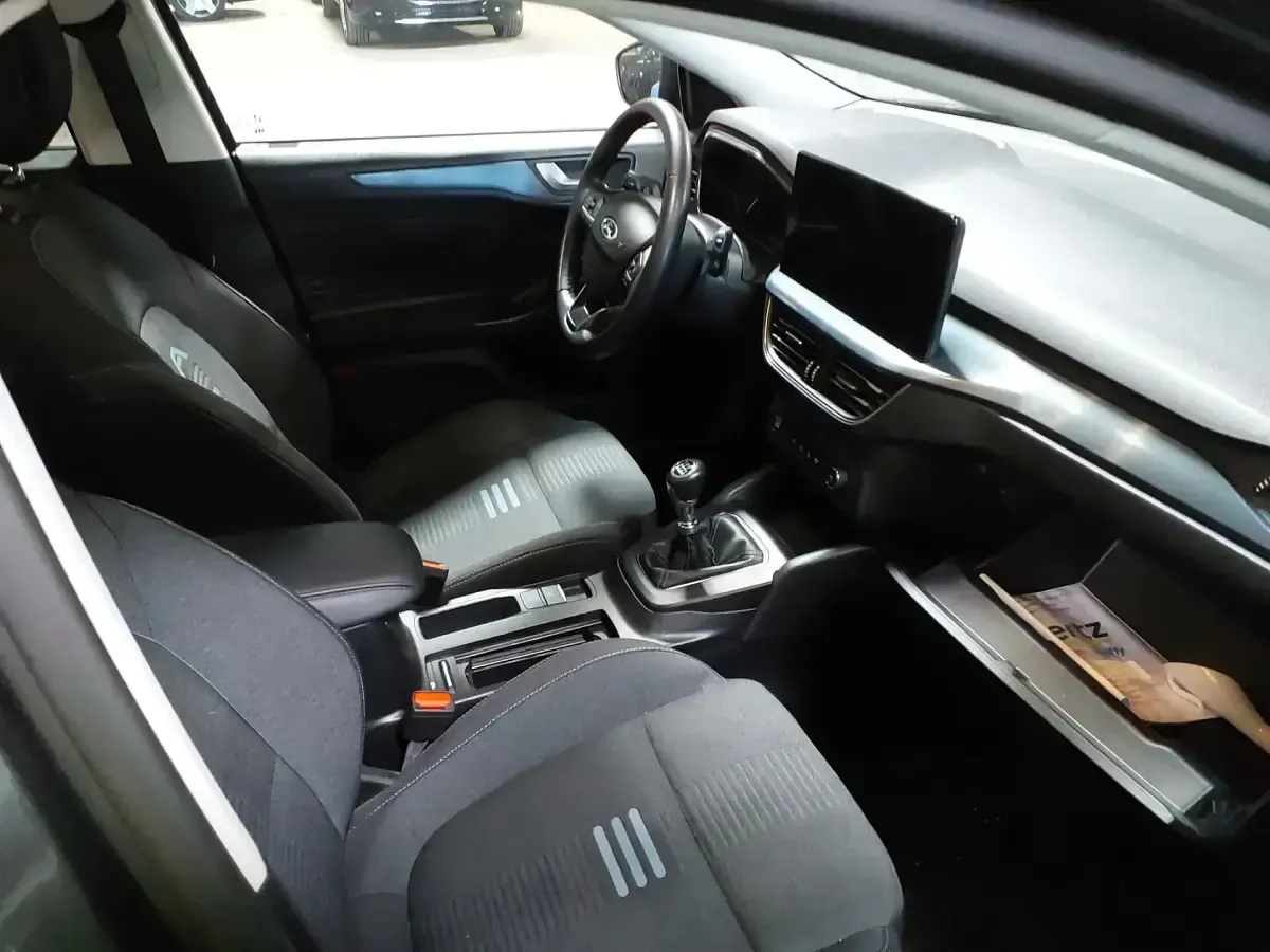 Usado Ford Focus Active 125 CV (91 kW) 2024 Gris Utilitario