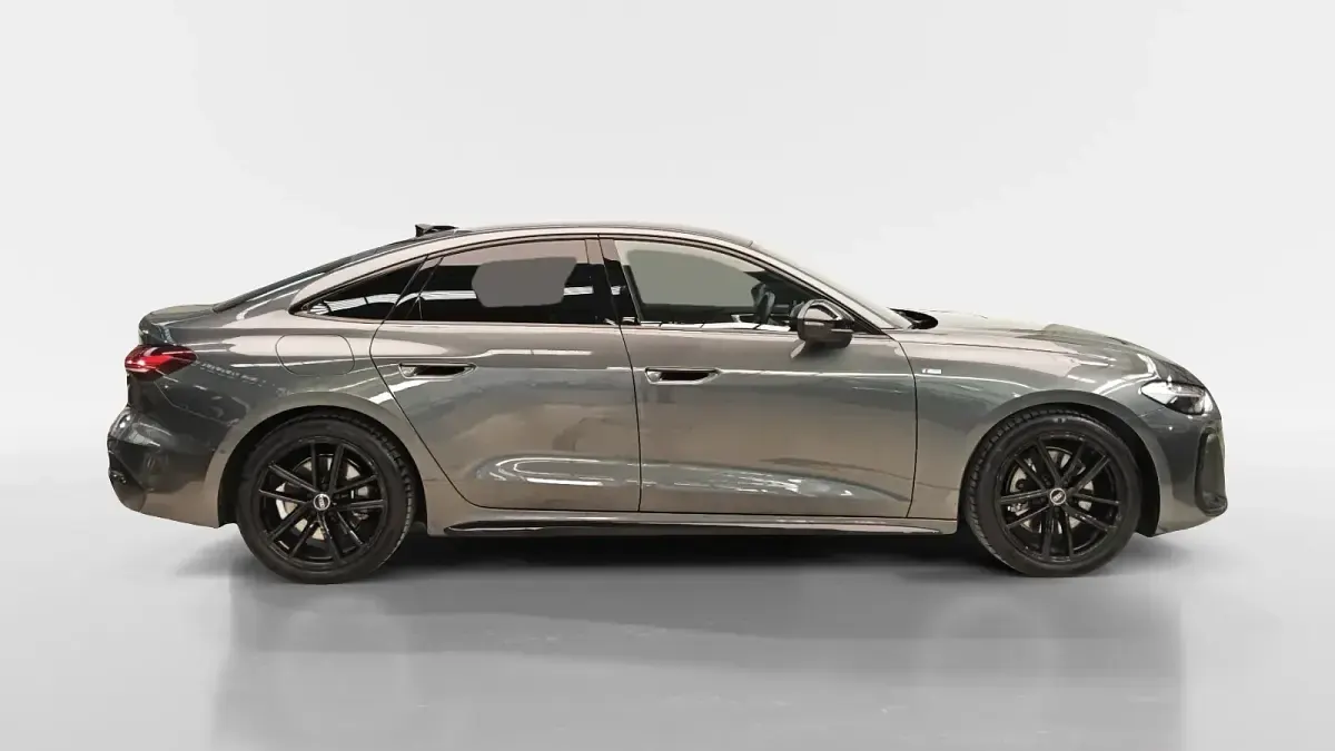 Usado Audi A5 Basis 204 CV (150 kW) 2025 Gris Berlina
