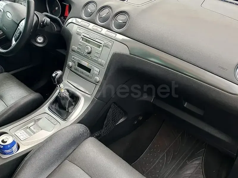 Usado Ford S-MAX Trend 140 CV (102 kW) 2007 Gris / plata Monovolumen