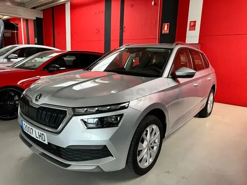 Usado Skoda Kamiq Ambition 115 CV (84 kW) 2020 Gris / plata SUV