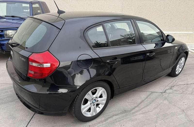 Usado BMW 116 122 CV (89 kW) 2010 Negro Utilitario