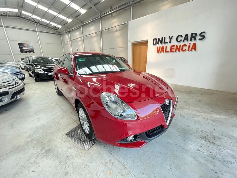 Rojo Usado 2017 Alfa Romeo Giulietta Utilitario | 11.490 € (Un poco caro) - Imagen 1/4