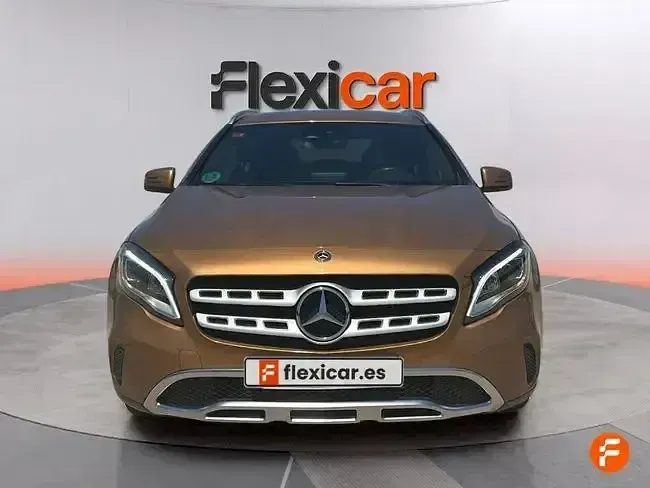 Usado Mercedes GLA200 Urban 136 CV (100 kW) 2017 Amarillo SUV