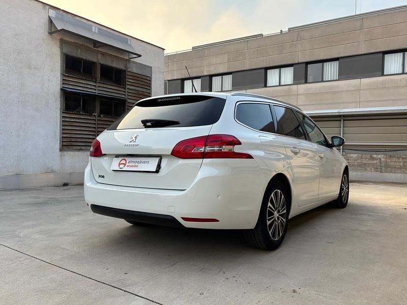 Usado Peugeot 308 Allure 130 CV (95 kW) 2017 Blanco Familiar