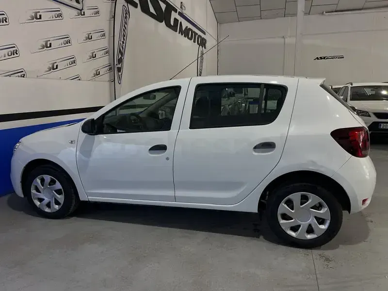 Usado Dacia Sandero Ambiance 75 CV (55 kW) 2018 Blanco Berlina
