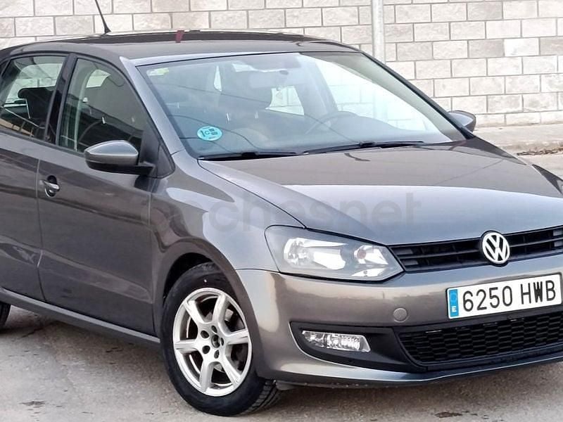 Usado VW Polo Advance 70 CV (51 kW) 2014 Gris / plata Berlina