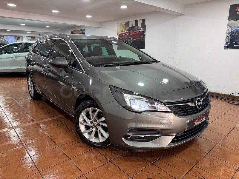 Usado Opel Astra Elegance 122 CV (89 kW) 2020 Gris / plata Familiar