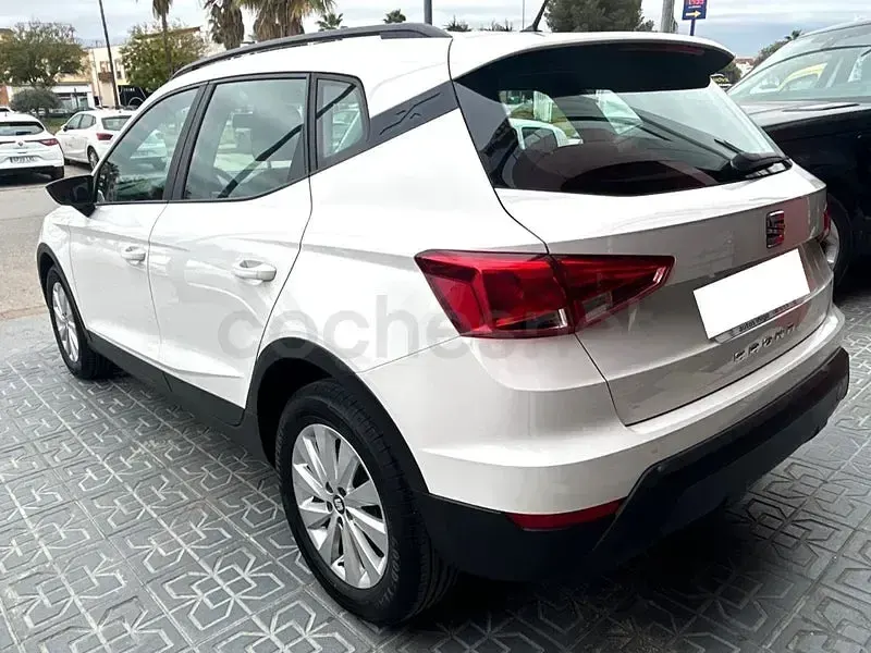 Usado Seat Arona Ecomotive 95 CV (69 kW) 2019 Blanco SUV