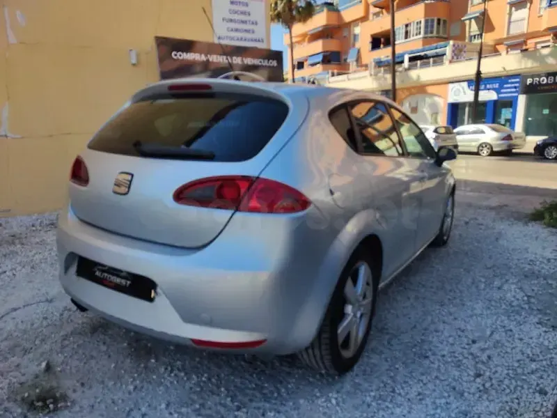 Usado Seat Leon Reference 140 CV (102 kW) 2006 Gris / plata Utilitario