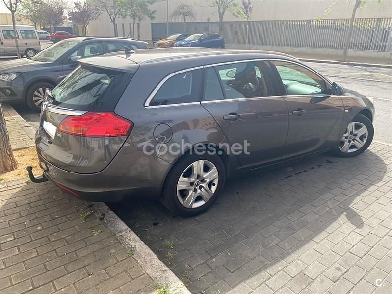 Usado Opel Insignia Selective 130 CV (95 kW) 2012 Gris / plata Familiar