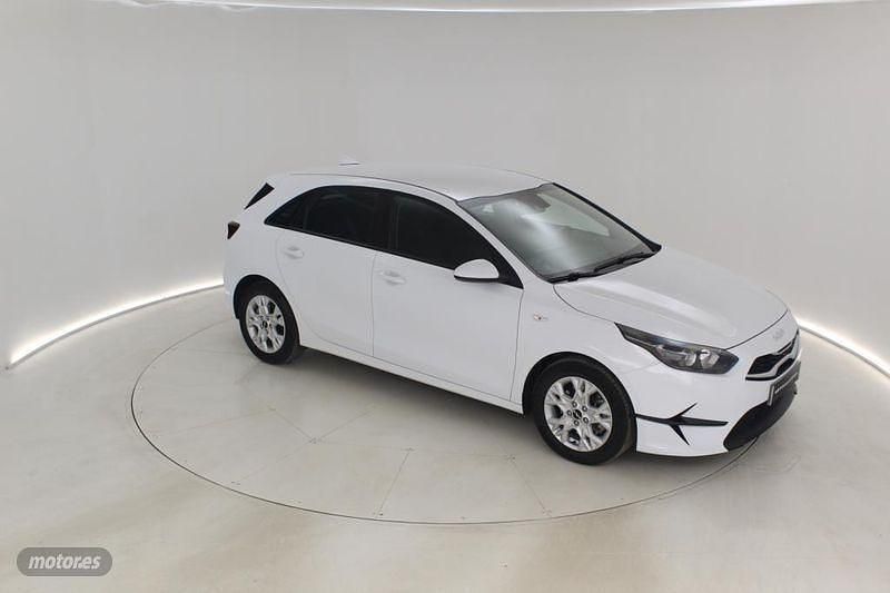 Usado Kia Ceed 100 CV (73 kW) 2025 Blanco Utilitario