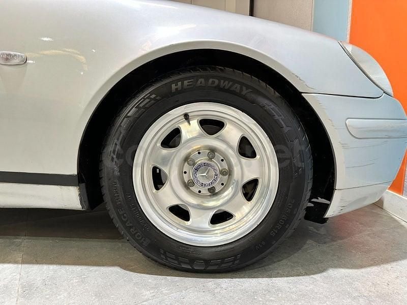 Usado Mercedes SLK200 136 CV (100 kW) 1997 Gris / plata Descapotable