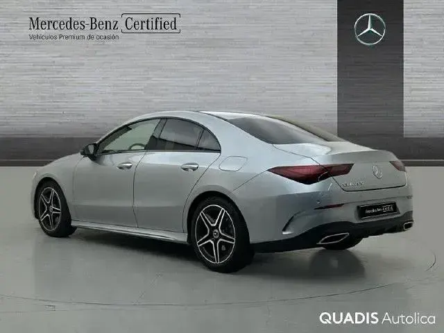 Usado Mercedes CLA200 163 CV (119 kW) 2025 Plata hightech Berlina
