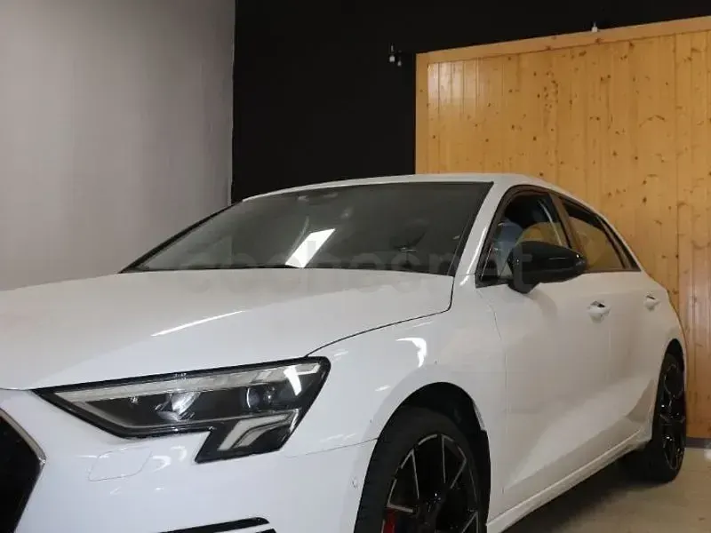 Usado Audi A3 116 CV (85 kW) 2022 Blanco Berlina