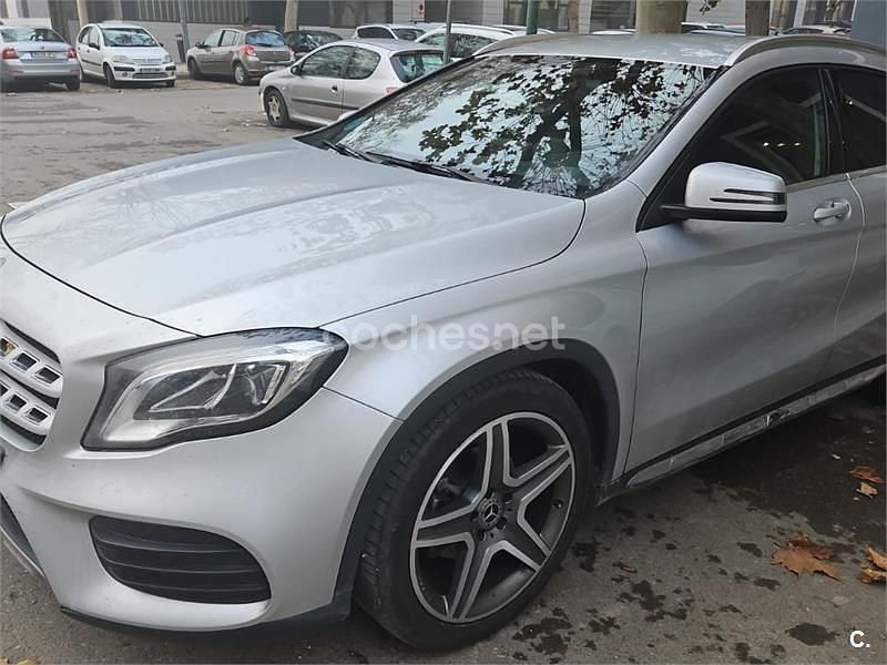 Usado Mercedes GLA180 122 CV (89 kW) 2019 Gris / plata SUV