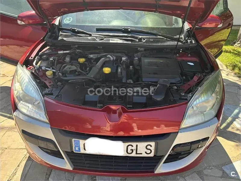 Usado Renault Mégane Expression 105 CV (77 kW) 2009 Granate Berlina