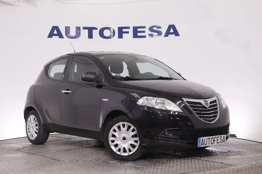 Usado Lancia Ypsilon 69 CV (50 kW) 2016 Negro Utilitario