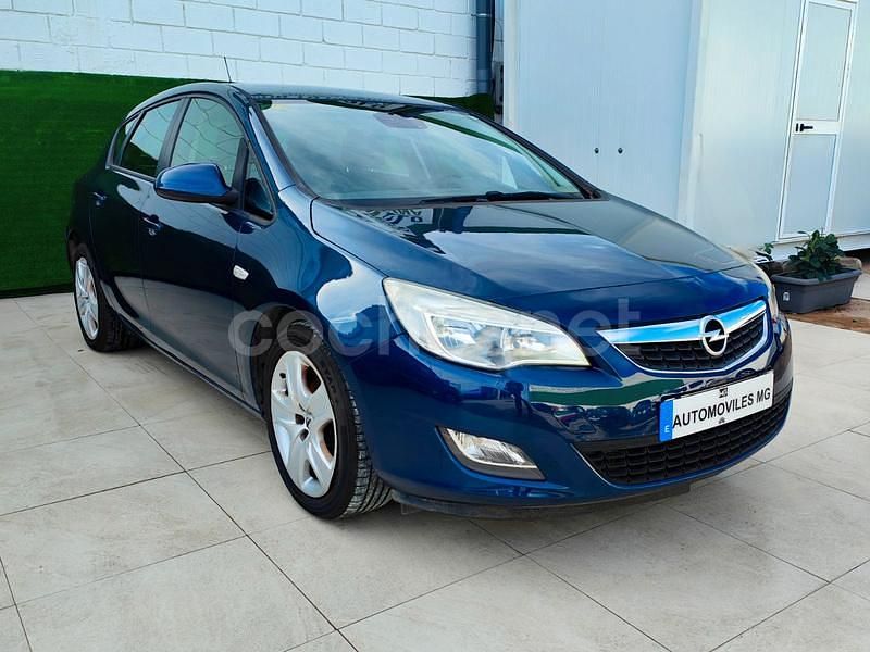 Usado Opel Astra Selective 95 CV (69 kW) 2012 Azul Berlina