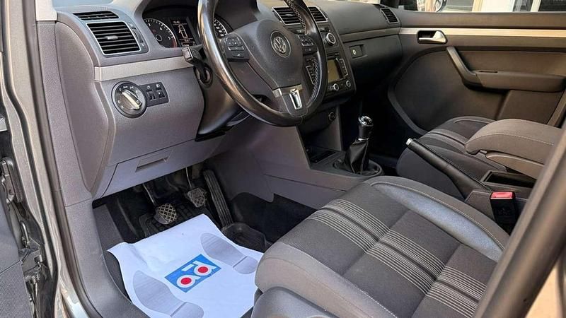 Usado VW Touran Edition 105 CV (77 kW) 2013 Marrón Monovolumen