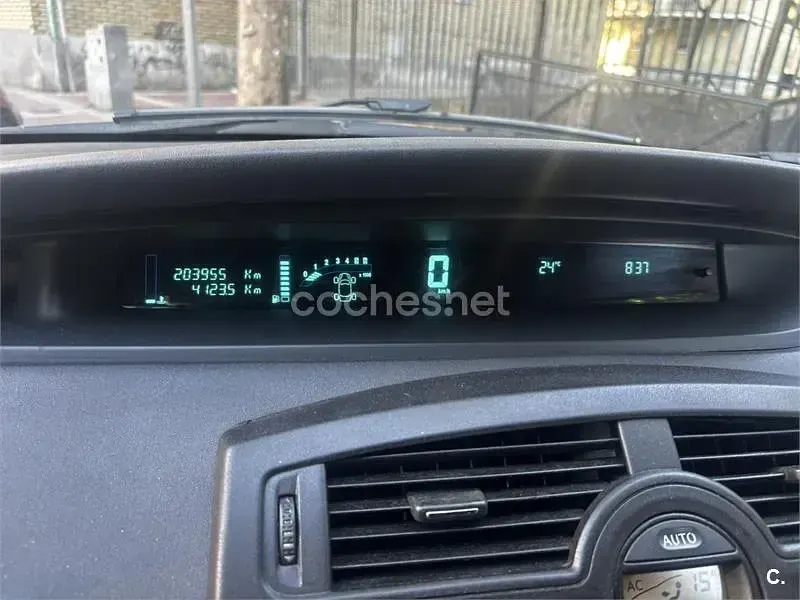 Usado Renault Scénic II Dynamique 105 CV (77 kW) 2008 Negro Monovolumen
