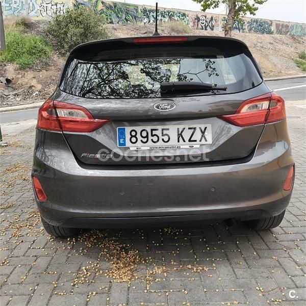 Usado Ford Fiesta Trend 85 HP (62 kW) 2019 Cinzento Citadino
