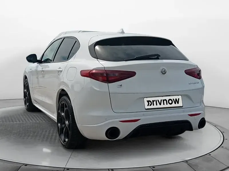 Usado Alfa Romeo Stelvio Veloce 280 CV (205 kW) 2022 Negro SUV