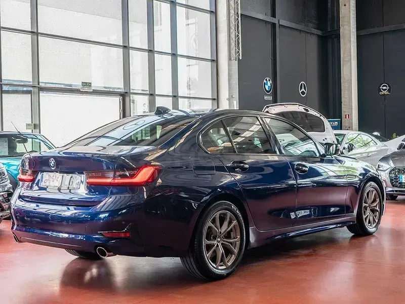 Begagnad BMW 318 Sport Line 150 HK (110 kW) 2020 Blå Sedan