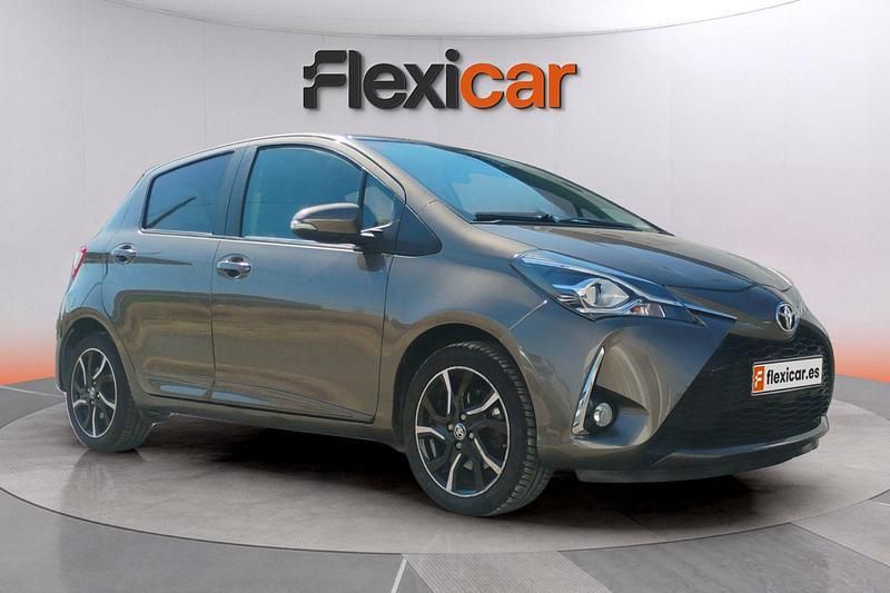 Gris Usado 2018 Toyota Yaris Berlina | 11.790 € (Precio justo) - Imagen 1/4