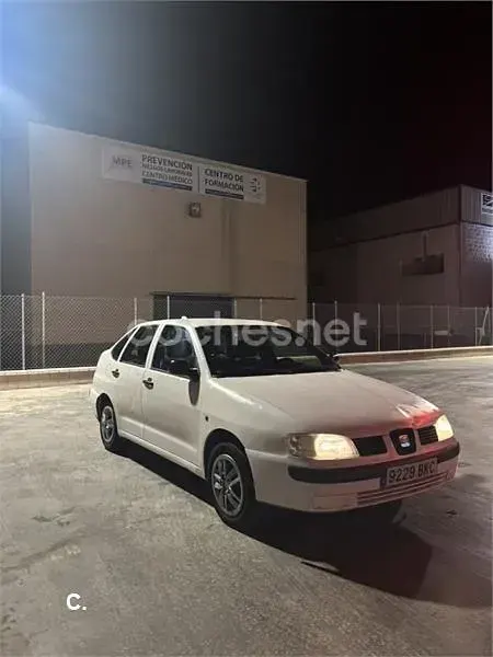 Usado Seat Cordoba Stella 90 CV (66 kW) 2001 Blanco Familiar