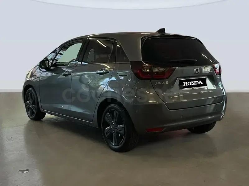 Usado Honda Jazz Executive 109 CV (80 kW) 2023 Gris / plata Utilitario