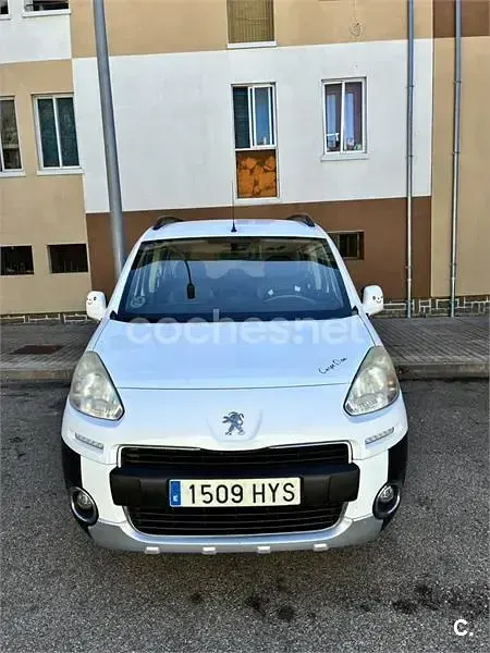 Usado Peugeot Partner Tepee Outdoor 92 CV (67 kW) 2014 Blanco Monovolumen