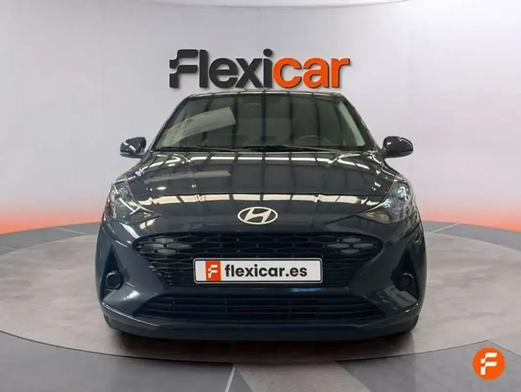 Usado Hyundai i10 67 CV (49 kW) 2025 Gris Utilitario