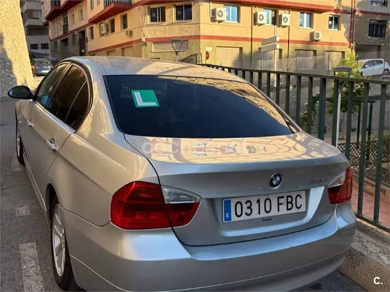 Usado BMW 318 122 CV (89 kW) 2006 Gris / plata Berlina