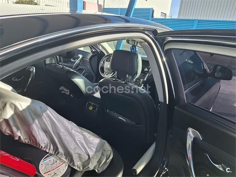 Usado Renault Latitude Privilege 150 CV (110 kW) 2011 Negro Berlina