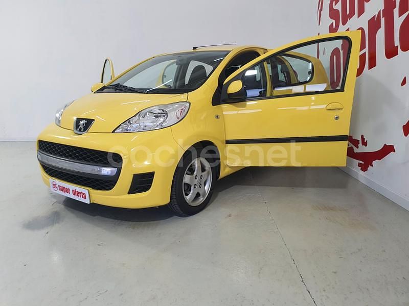 Usado Peugeot 107 68 CV (50 kW) 2010 Amarillo Utilitario