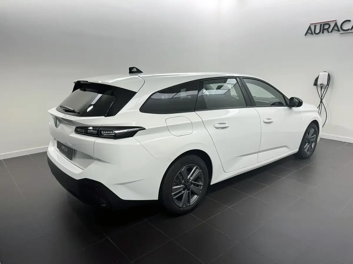 Usado Peugeot 308 Active 130 CV (95 kW) 2022 Blanco Berlina