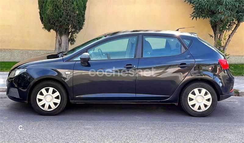 Usado Seat Ibiza Reference 70 CV (51 kW) 2011 Negro Berlina