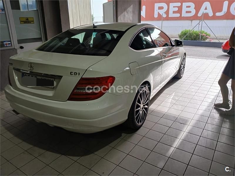 Usado Mercedes C220 170 CV (125 kW) 2011 Blanco Coupe