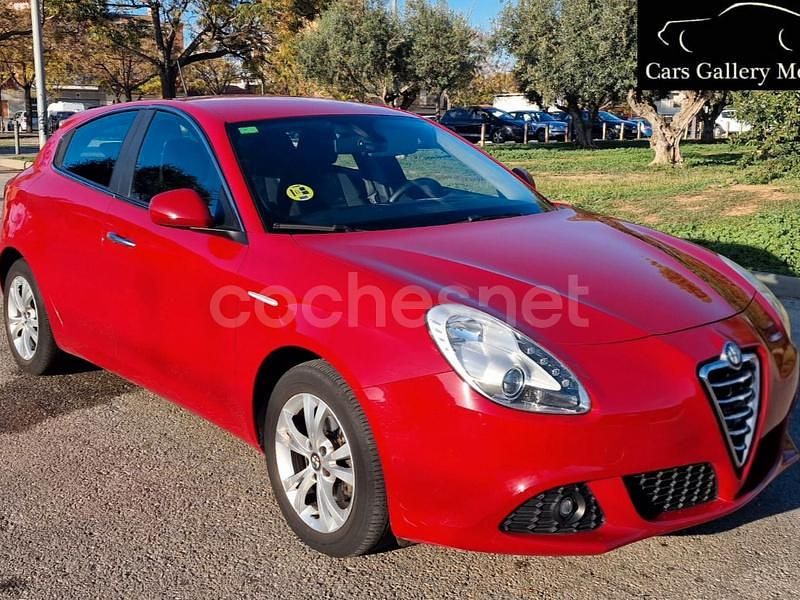 Rojo Usado 2012 Alfa Romeo Giulietta Distinctive Berlina | 7495 € (Precio justo) - Imagen 1/4