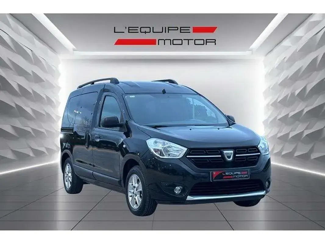 Usado Dacia Dokker Comfort 95 CV (69 kW) 2020 Negro Monovolumen