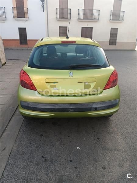 Usado Peugeot 207 75 CV (55 kW) 2007 Verde Berlina