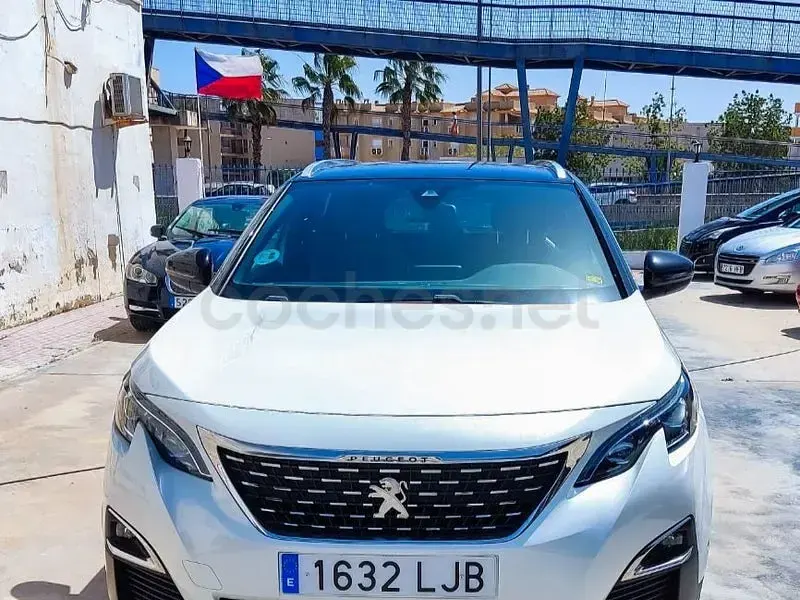 Usado Peugeot 5008 GT-line 130 CV (95 kW) 2020 Blanco SUV