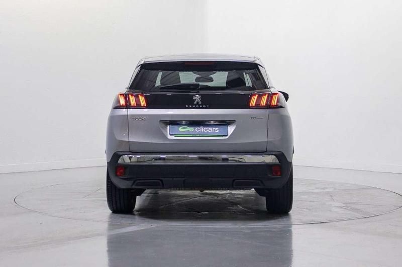 Usado Peugeot 3008 Allure 150 CV (110 kW) 2024 Plateado SUV