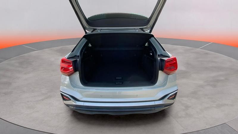 Usado Audi Q2 S-Line 116 HP (85 kW) 2024 Cinzento SUV