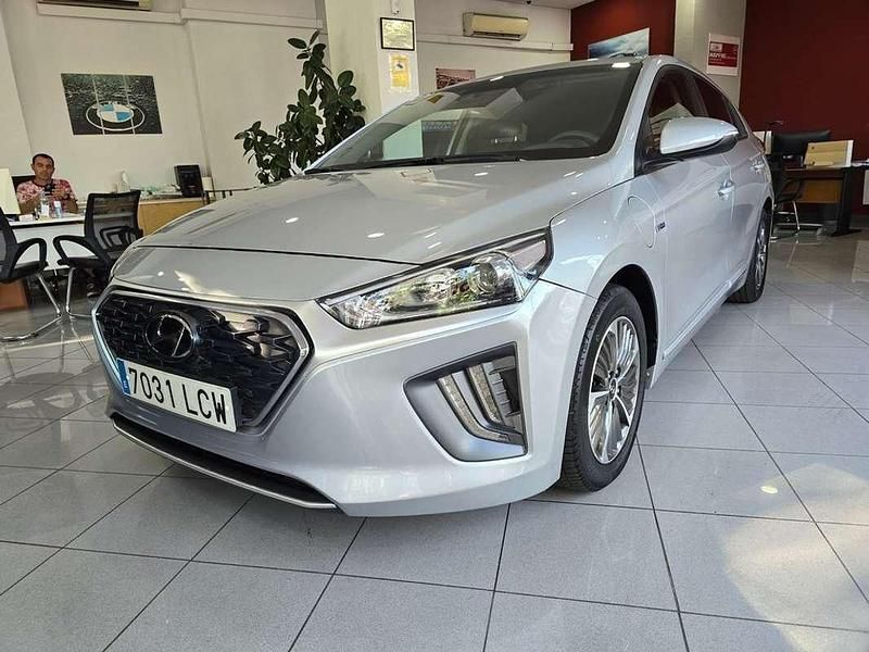 Usado Hyundai Ioniq 141 CV (103 kW) 2019 Gris / plata Utilitario