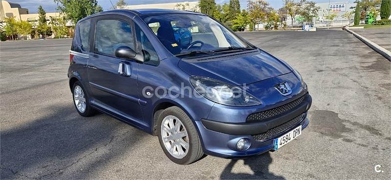 Usado Peugeot 1007 70 CV (51 kW) 2005 Gris / plata Monovolumen