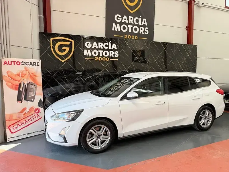 Usado Ford Focus Trend 120 CV (88 kW) 2022 Blanco Berlina