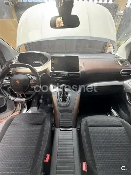 Usado Peugeot Rifter Style 100 CV (73 kW) 2021 Beige Monovolumen
