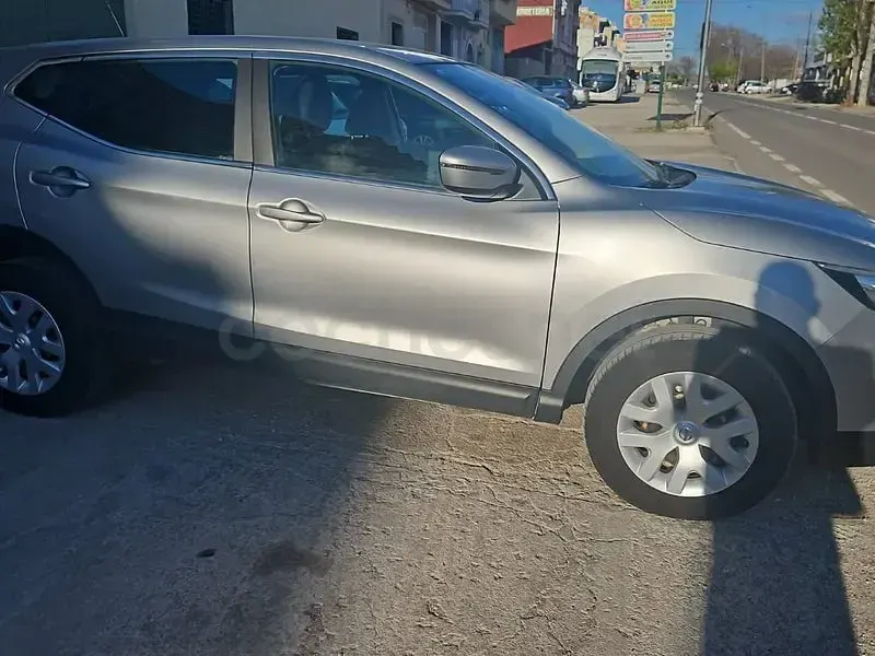 Usado Nissan Qashqai N-Connecta 130 CV (95 kW) 2017 Gris / plata SUV