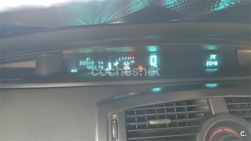 Usado Renault Scénic Expression 115 CV (84 kW) 2003 Rojo Monovolumen